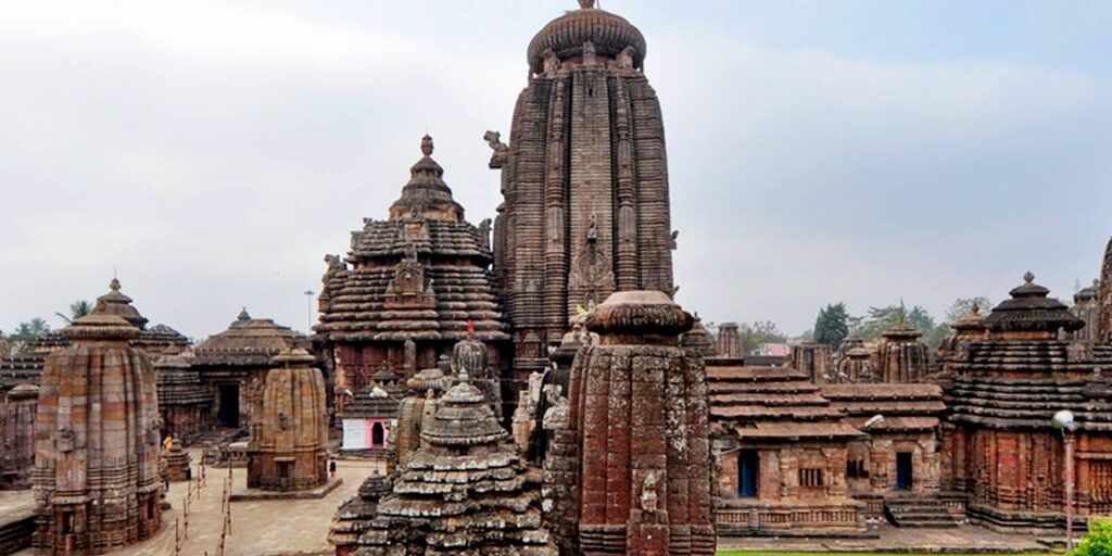 Lingaraj Temple Bhubaneswar ancient Shiva temple architecture Odisha