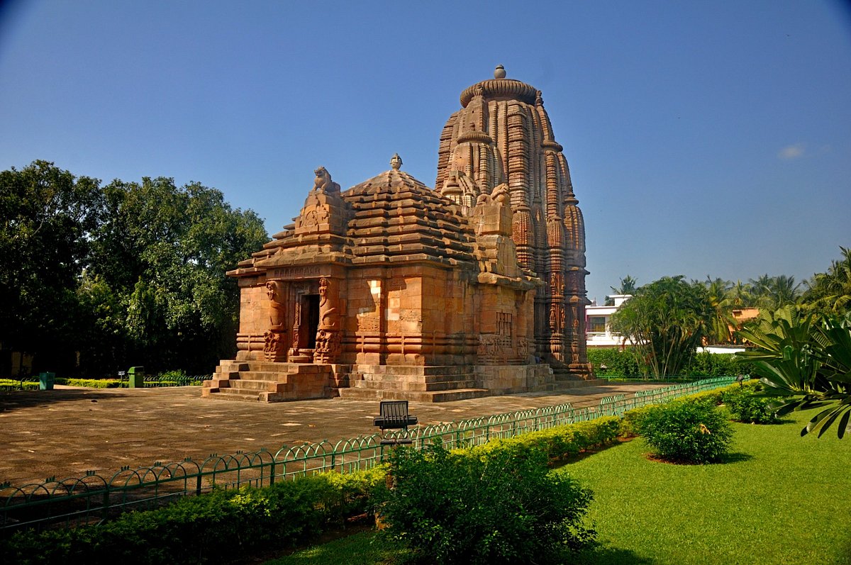 Rajarani Temple Bhubaneswar sculpture architecture Odisha tourism